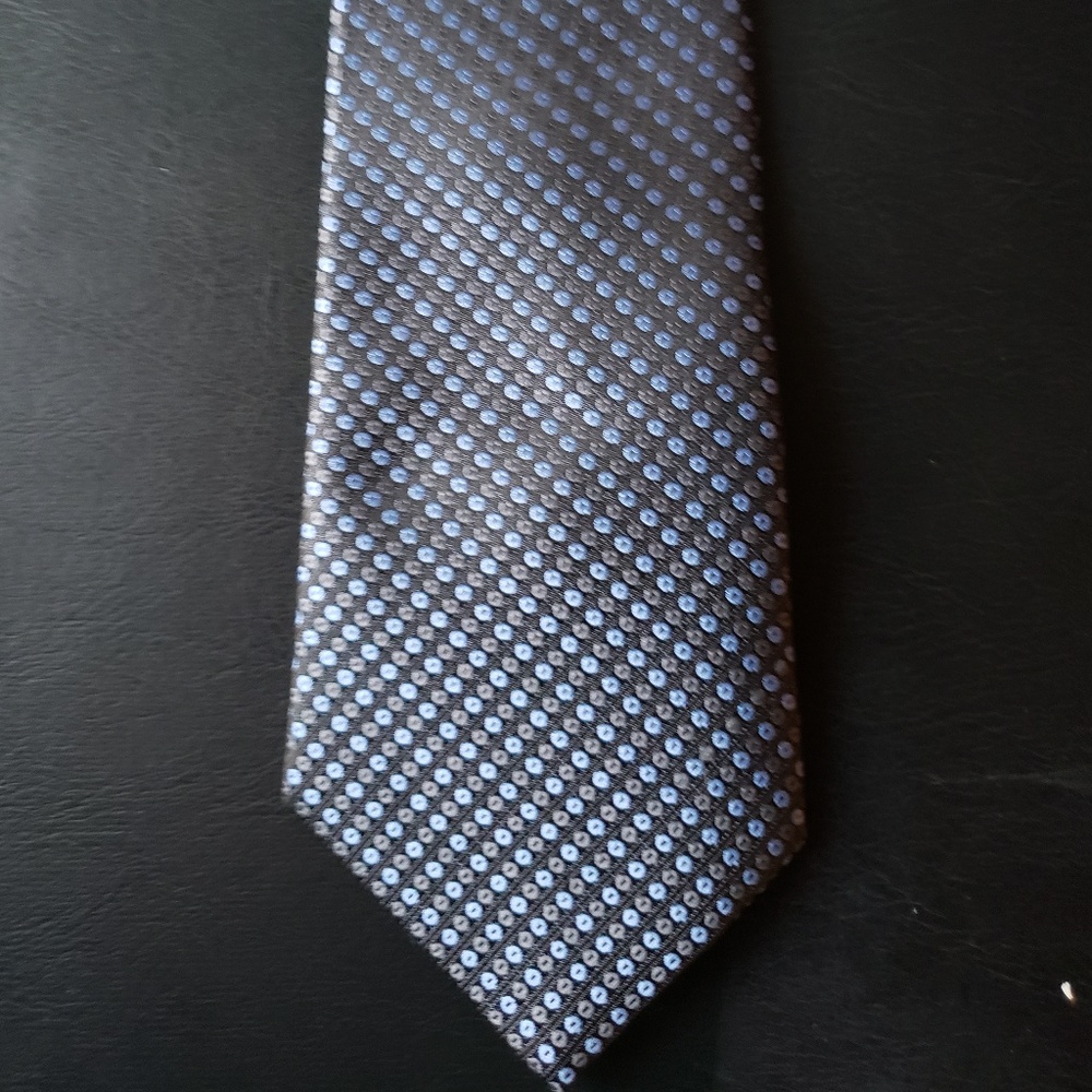 Giorgio Armani men's 100% Italian silk necktie